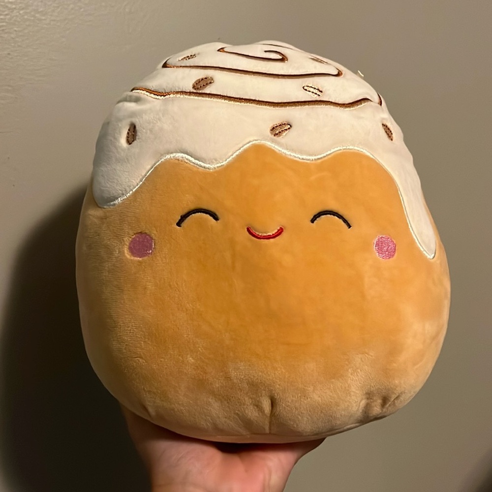 8” Chanel the Cinnamon Roll Squishmallow